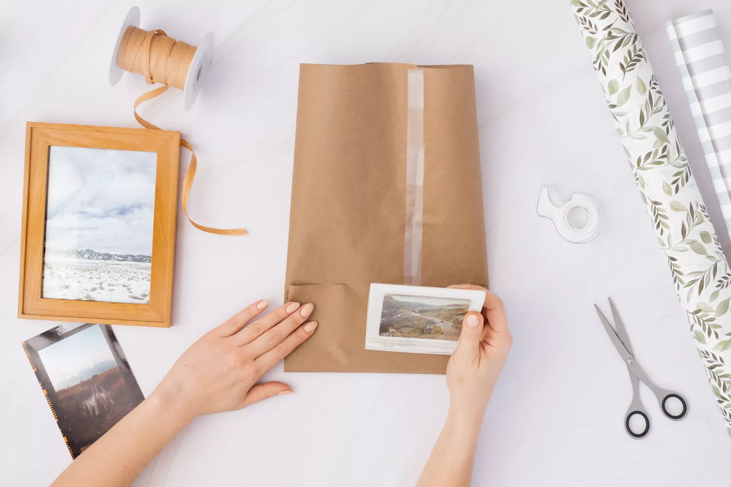 diy-wrapping-paper-gift-bag-6455435-06-3ee4b4eb53b54bab817e8405cc1d9c1d