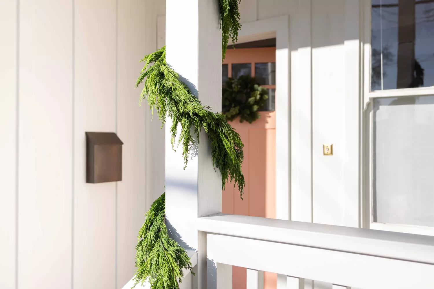 how-to-hang-garland-2132969-04-5abb3d6f587145599eb05631138a63b3
