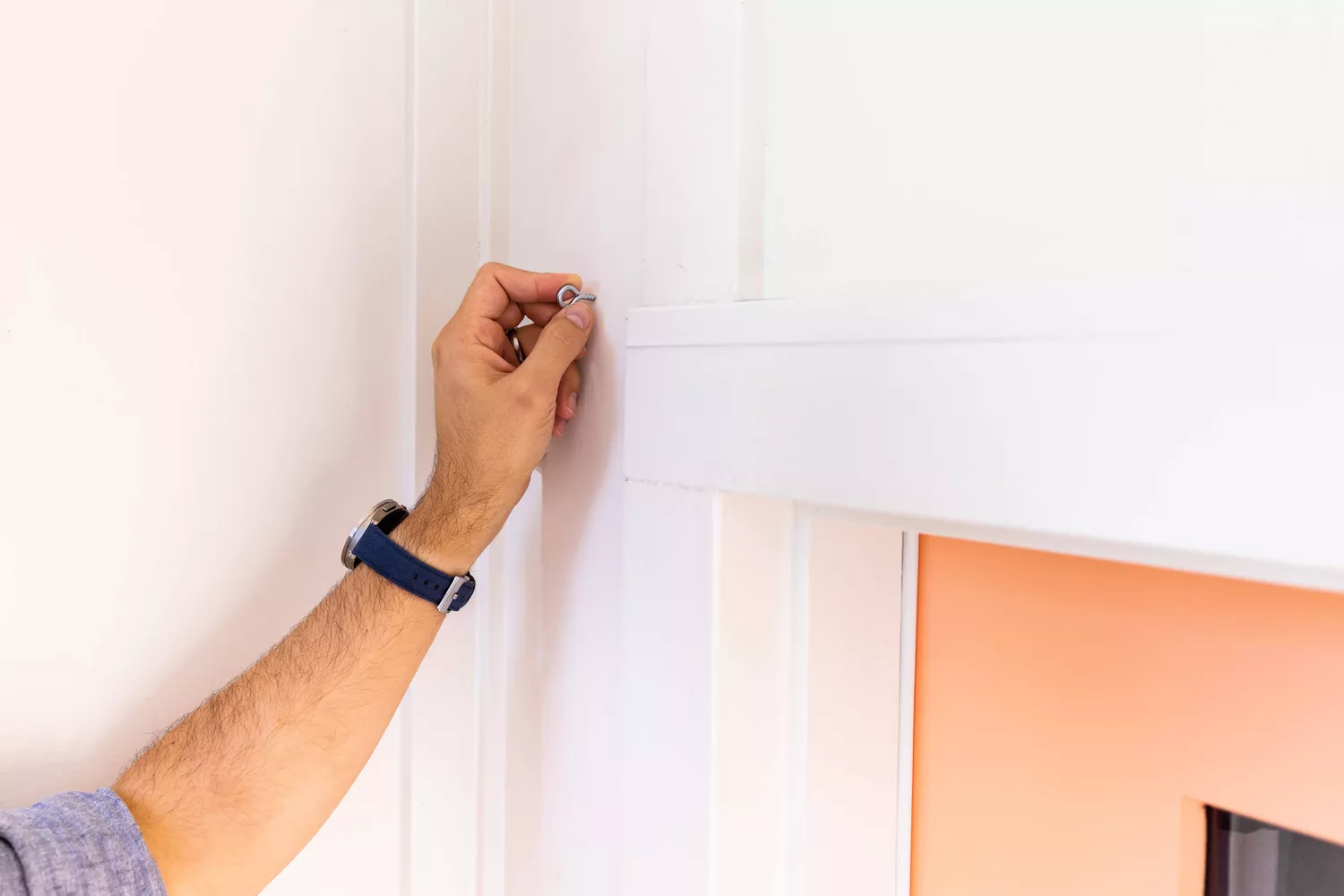 how-to-hang-garland-2132969-05-4609a48bba144445af45edb80a85aef5